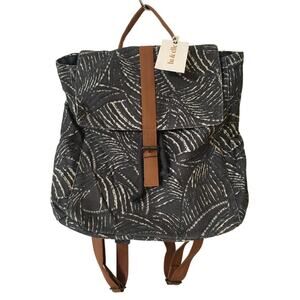 NWT lu & elle Paradise Palm Backpack Gray, White Interior Pockets Drawcord Close
